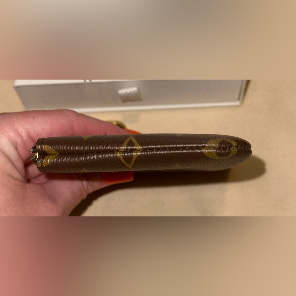 Louis Vuitton Key Pouch S - Picture 6 of 11